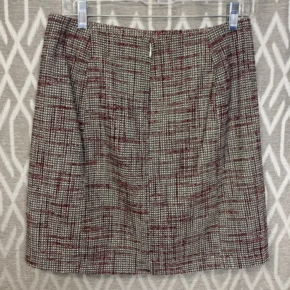 Banana Republic Mini Skirt Tweed Black, Cream, & Magenta / Red Lined. Size: 6 - Picture 2 of 6
